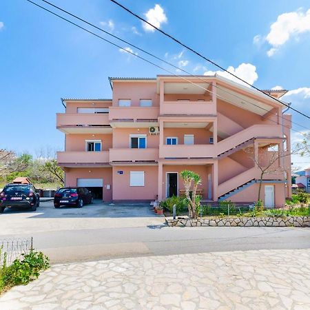 Apartments And Room Ljubica โลปาร์ ภายนอก รูปภาพ