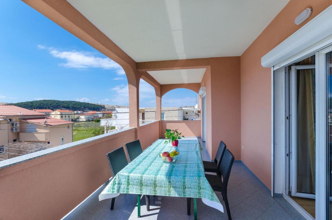 Apartments And Room Ljubica โลปาร์ ภายนอก รูปภาพ