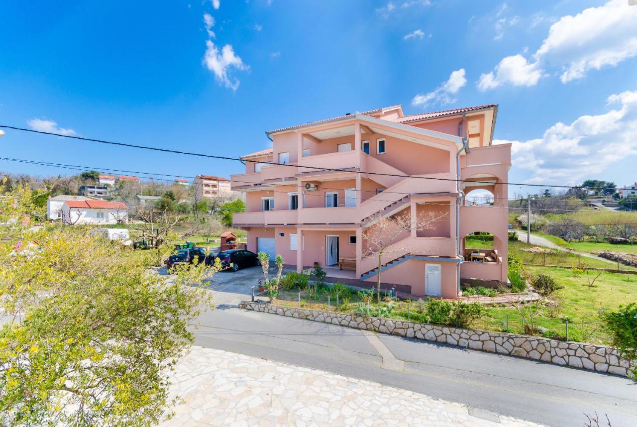 Apartments And Room Ljubica โลปาร์ ภายนอก รูปภาพ
