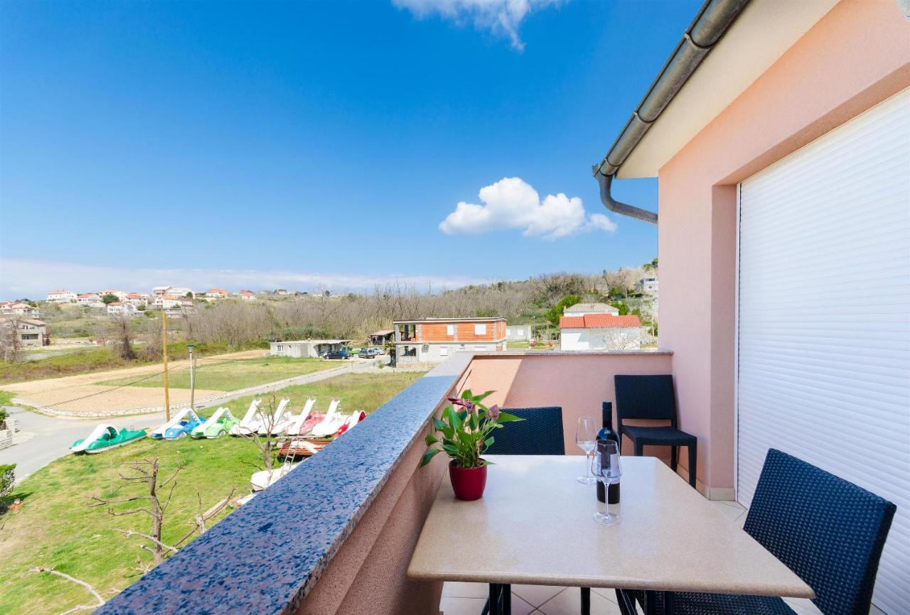 Apartments And Room Ljubica โลปาร์ ภายนอก รูปภาพ