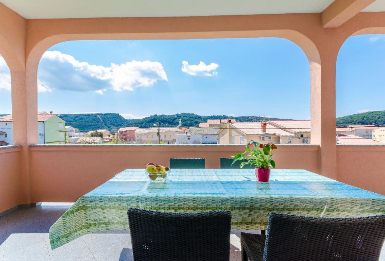 Apartments And Room Ljubica โลปาร์ ภายนอก รูปภาพ