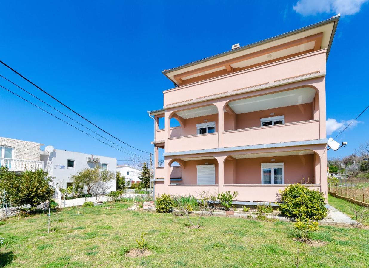 Apartments And Room Ljubica โลปาร์ ภายนอก รูปภาพ