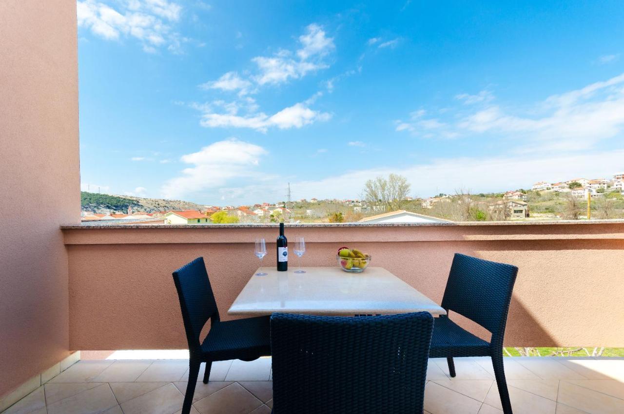 Apartments And Room Ljubica โลปาร์ ภายนอก รูปภาพ